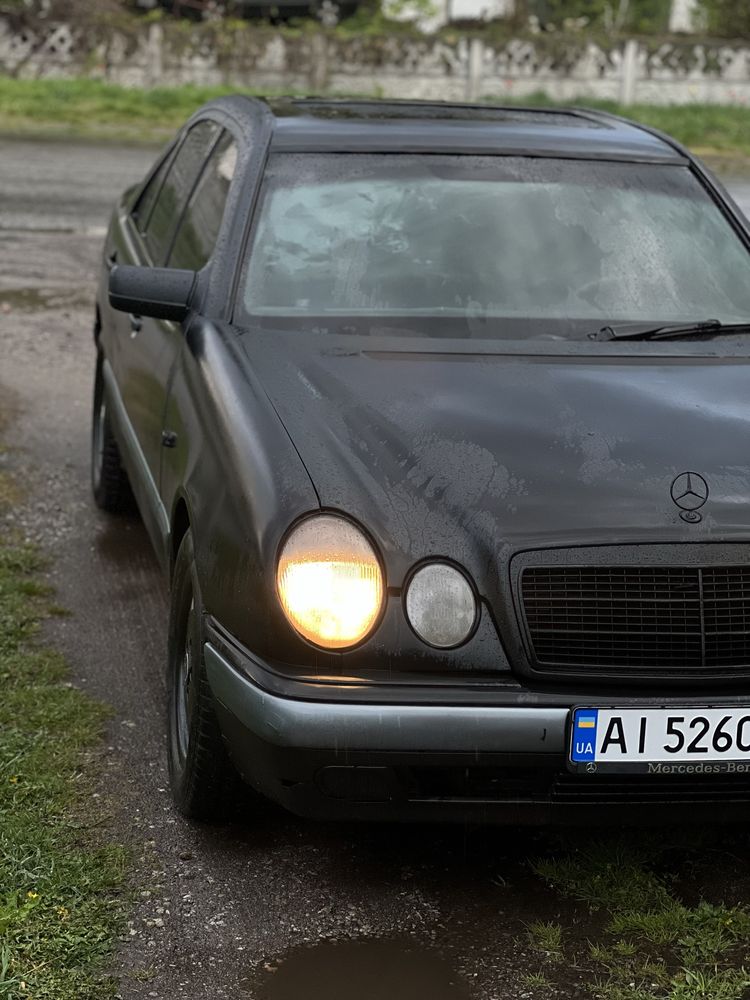 Продам Mercedes E230