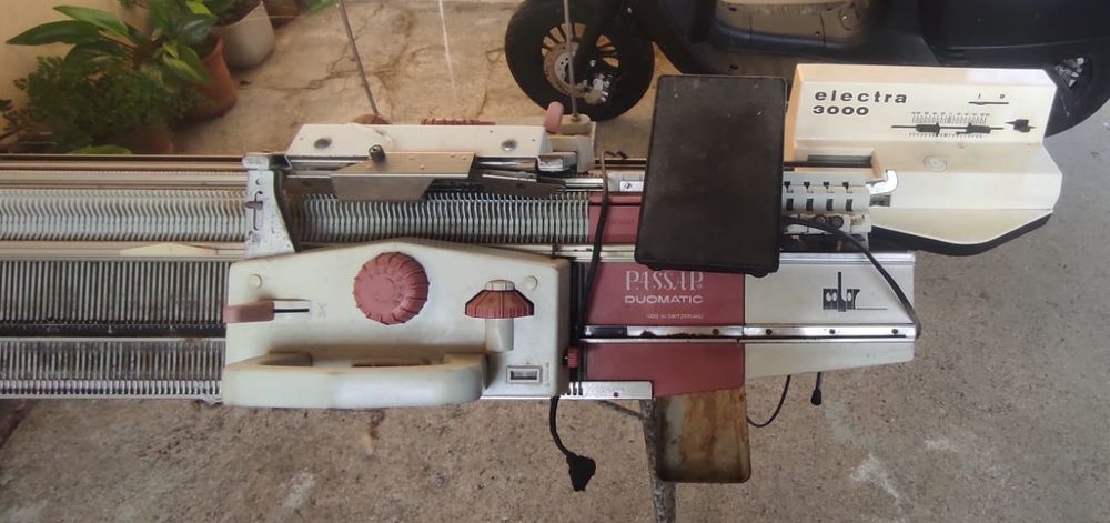 Máquina de tricotar Passap duomatic com motor Electra 3000