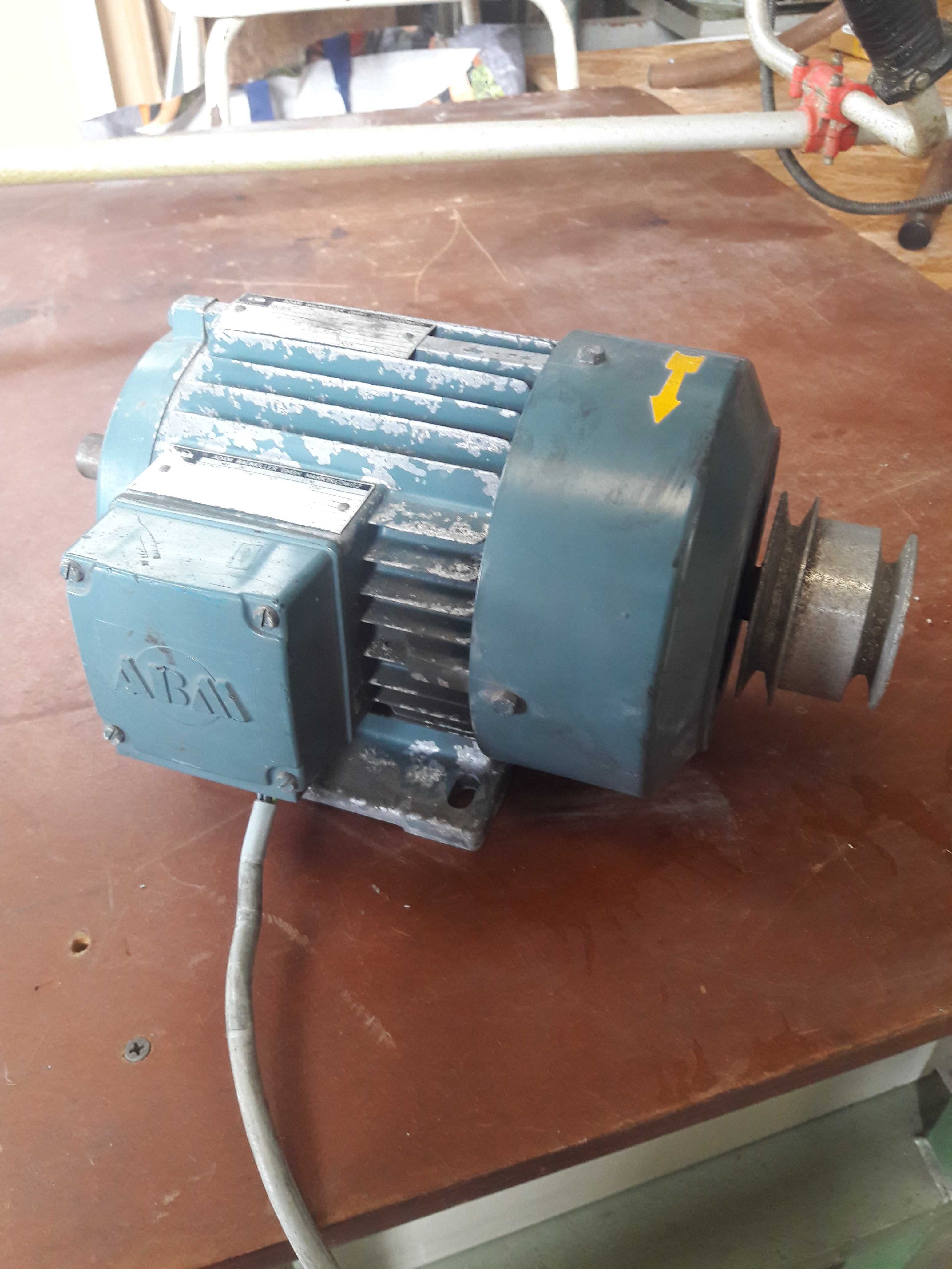 Motor trifásico 1 vc.