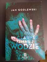 W czarnej zimnej wodzie Jan Godlewski