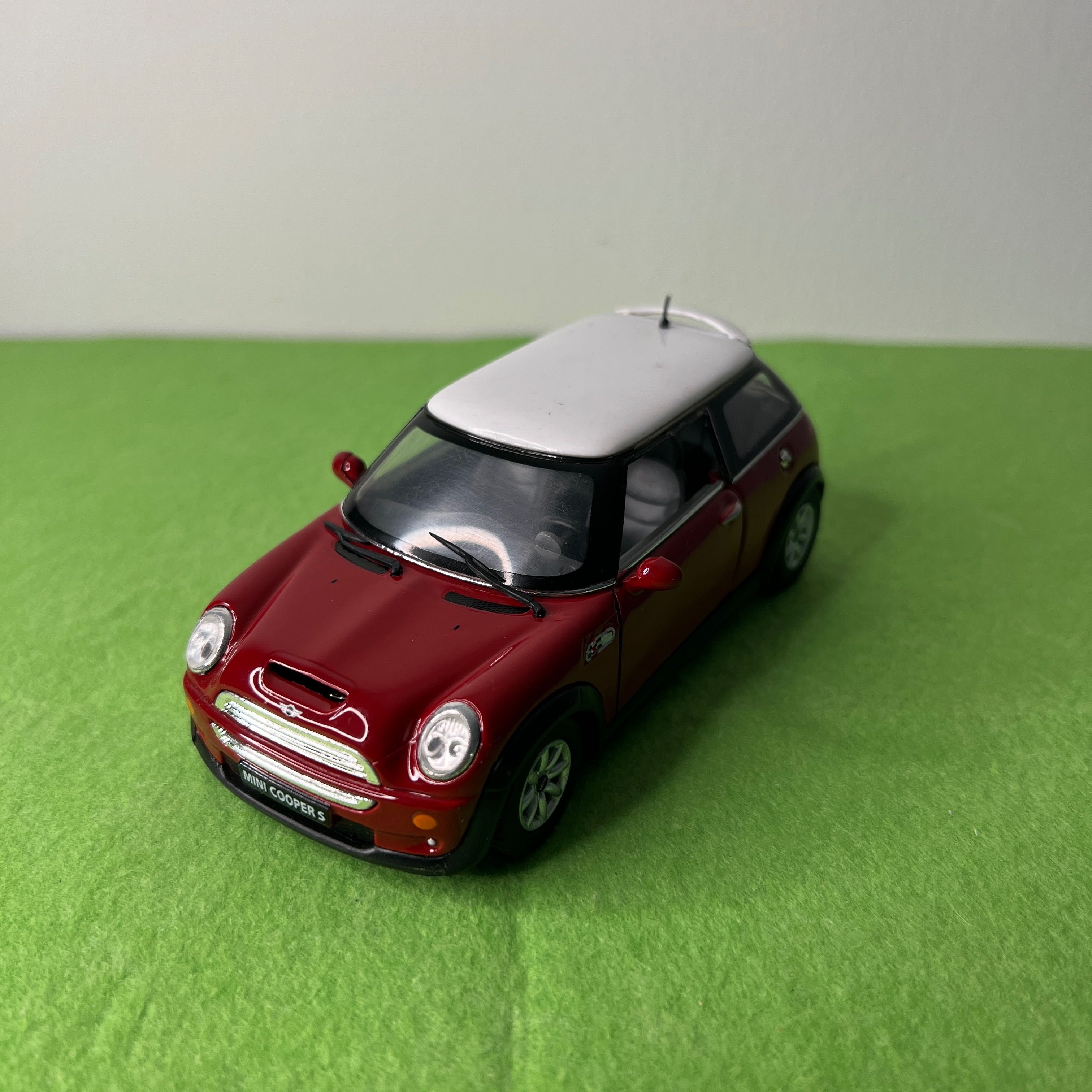 Mini Cooper S – Kinsmart 1:28 Como Novo