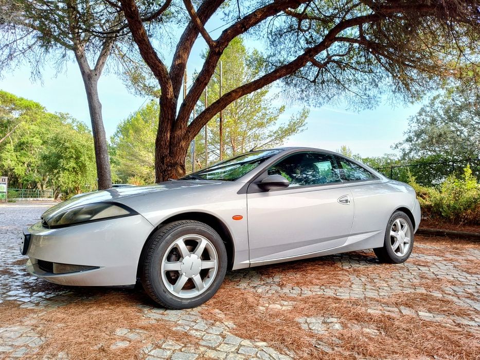 Ford Cougar Cinzento