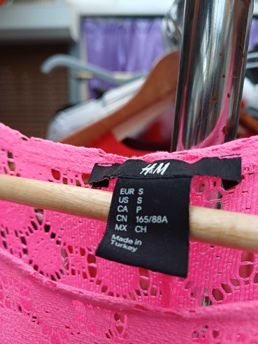 Dwie koronkowe ,wyjściowe sukienki.