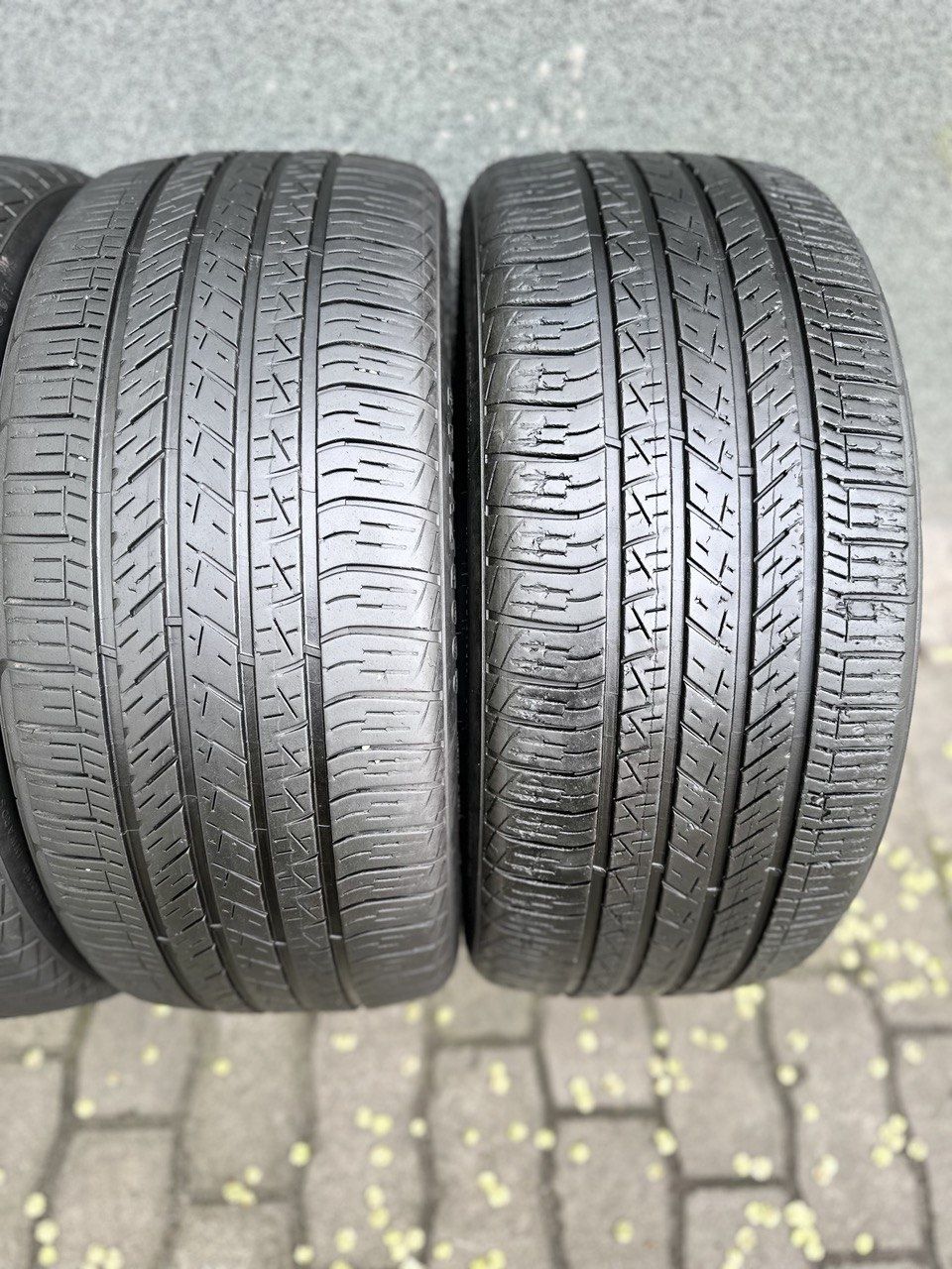 Продам комплект всесезонных шин 235/40 19 Dunlop