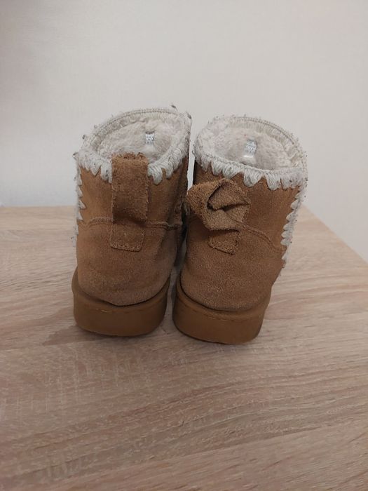 Зимові черевики для дівчинки Reserved 35р