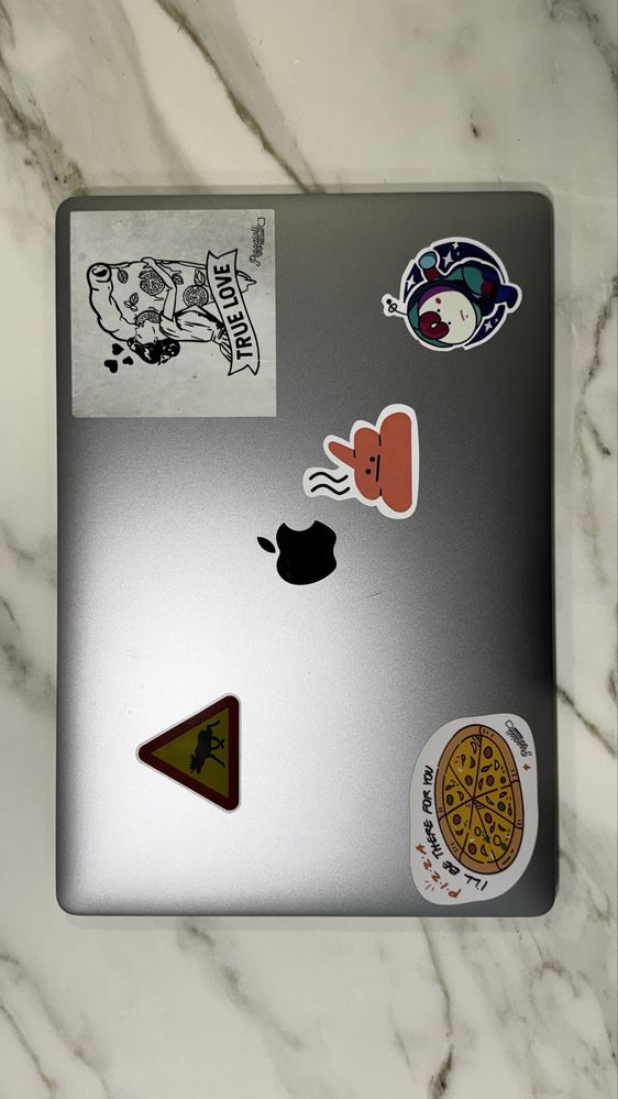 Macbook Pro 15” 2017 [Intel Core i7 / 256GB / 16GB RAM]