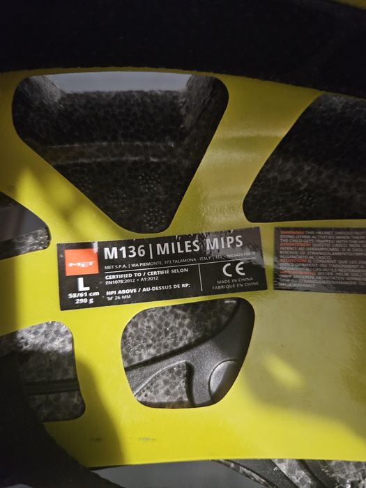 Шолом для велосипеда MET MILES (MIPS) Black | Glossy