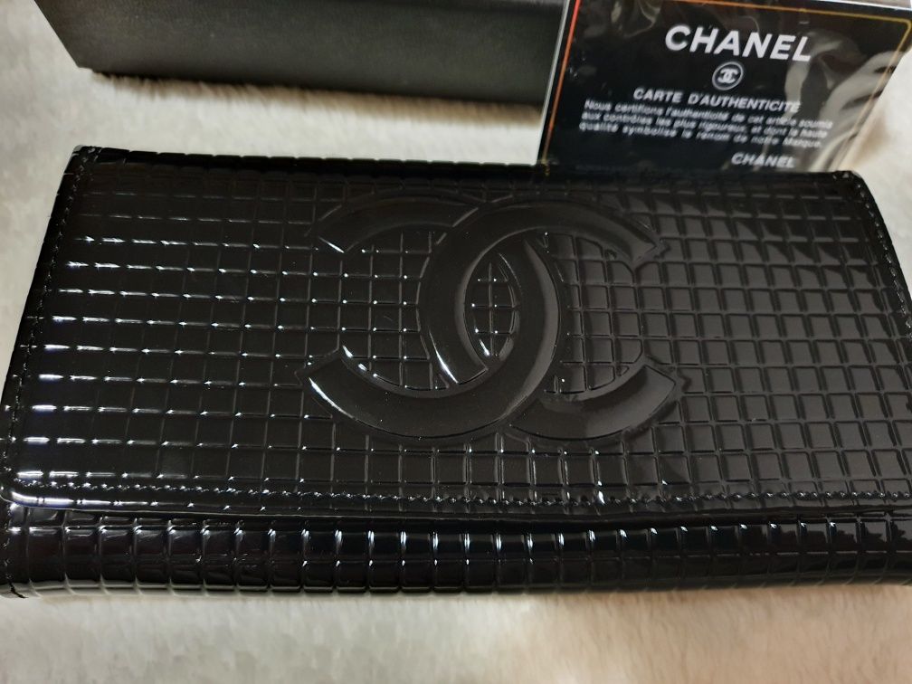 Брендовый кошелек Chanel. Лакированная кожа
