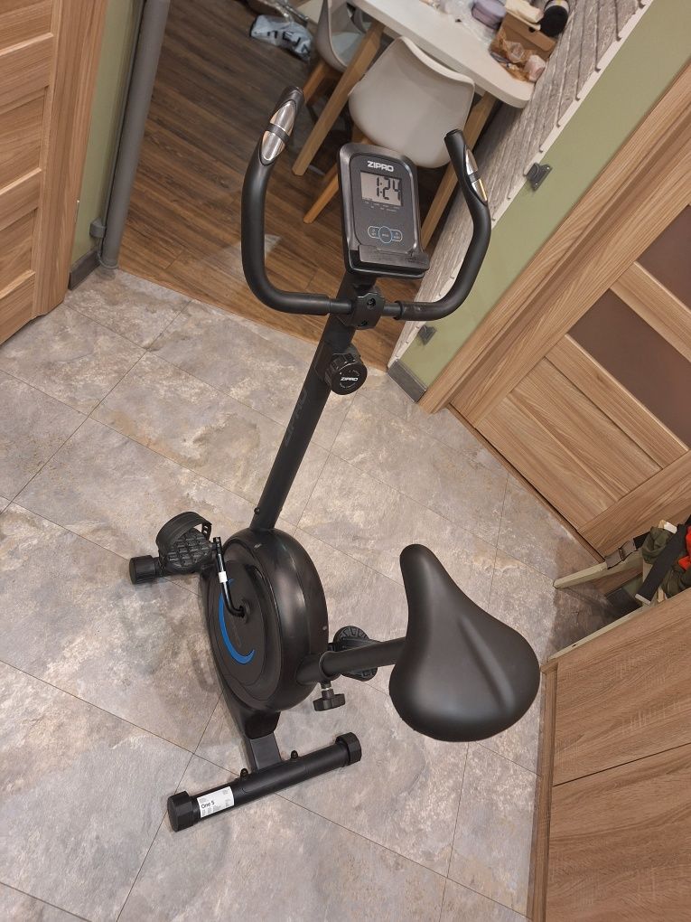 Rower stacjonarny Zipro One S – jak nowy