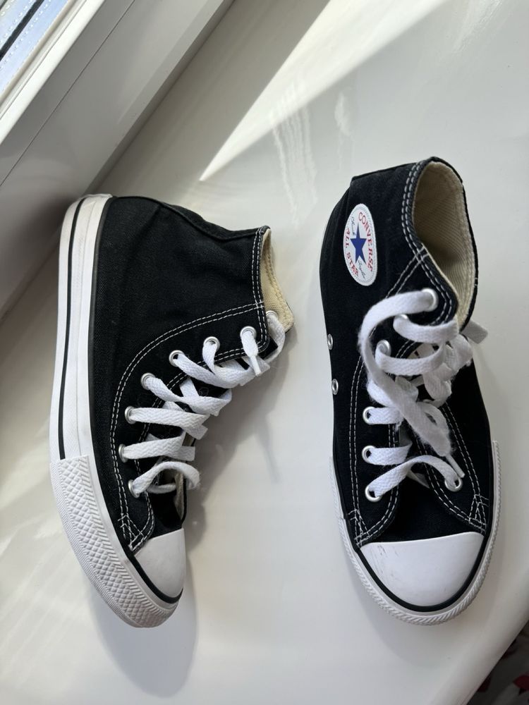 Чорні кросівки Converse