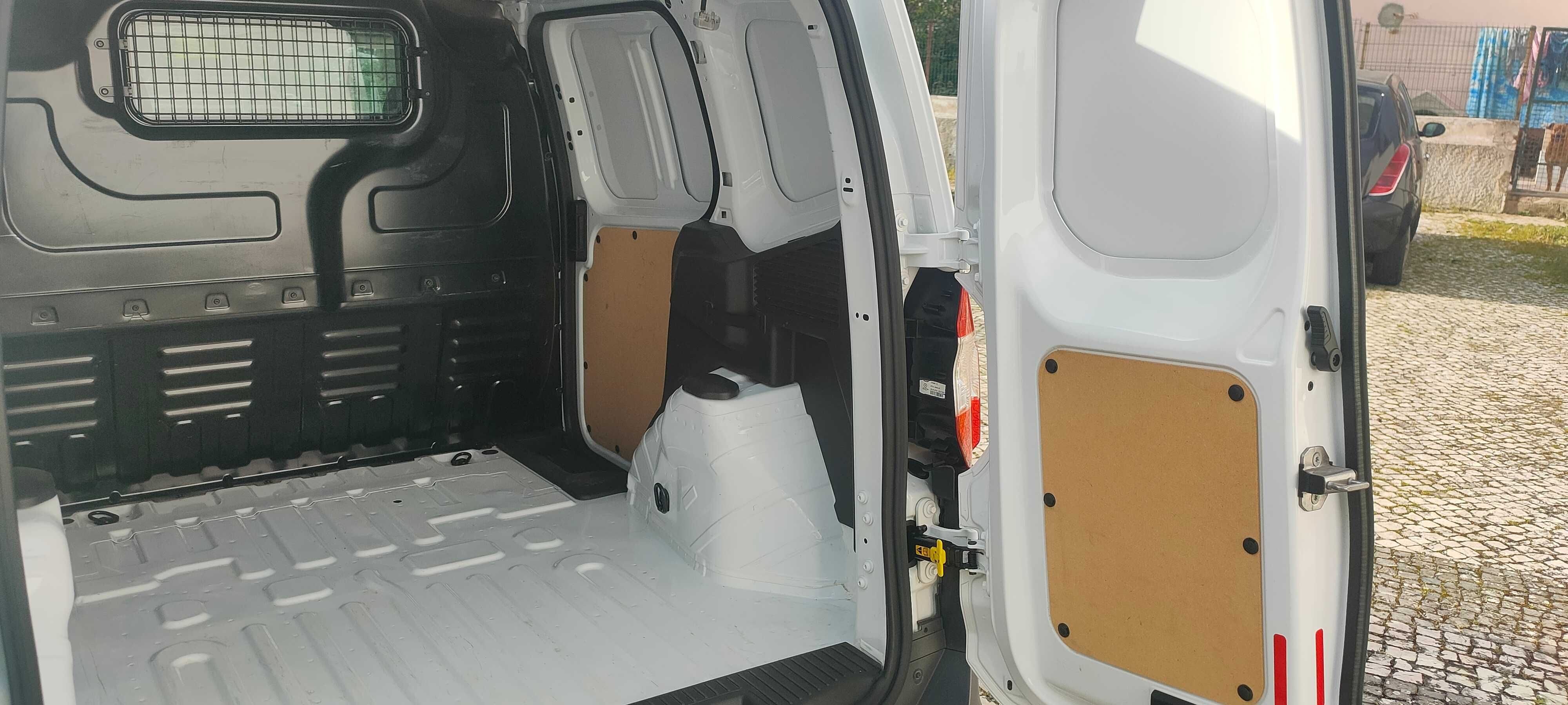 Ford Transit  Courier 2019 - Cx & Vel - c/ Iva Dedutivel