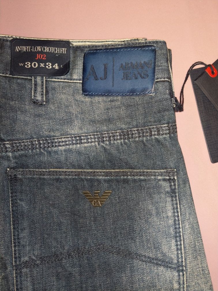 Wyprzedaż: Spodnie męski Armani Jeans.