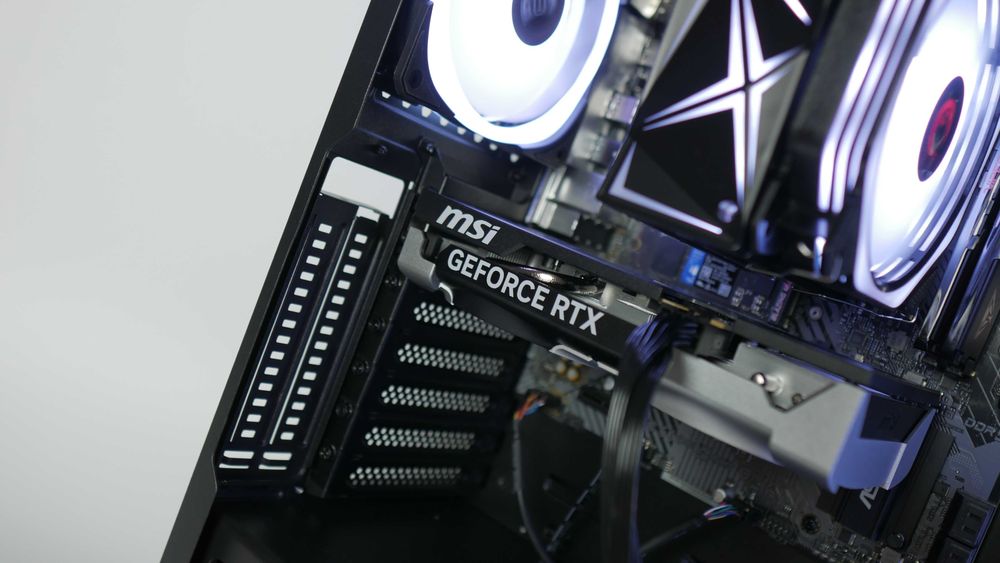 Komputer gamingowy Ryzen 5 8400f / 32gb DDR5 / 1tb / RTX 5060 FV