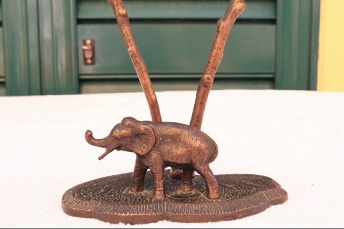 Suporte de cálices em metal