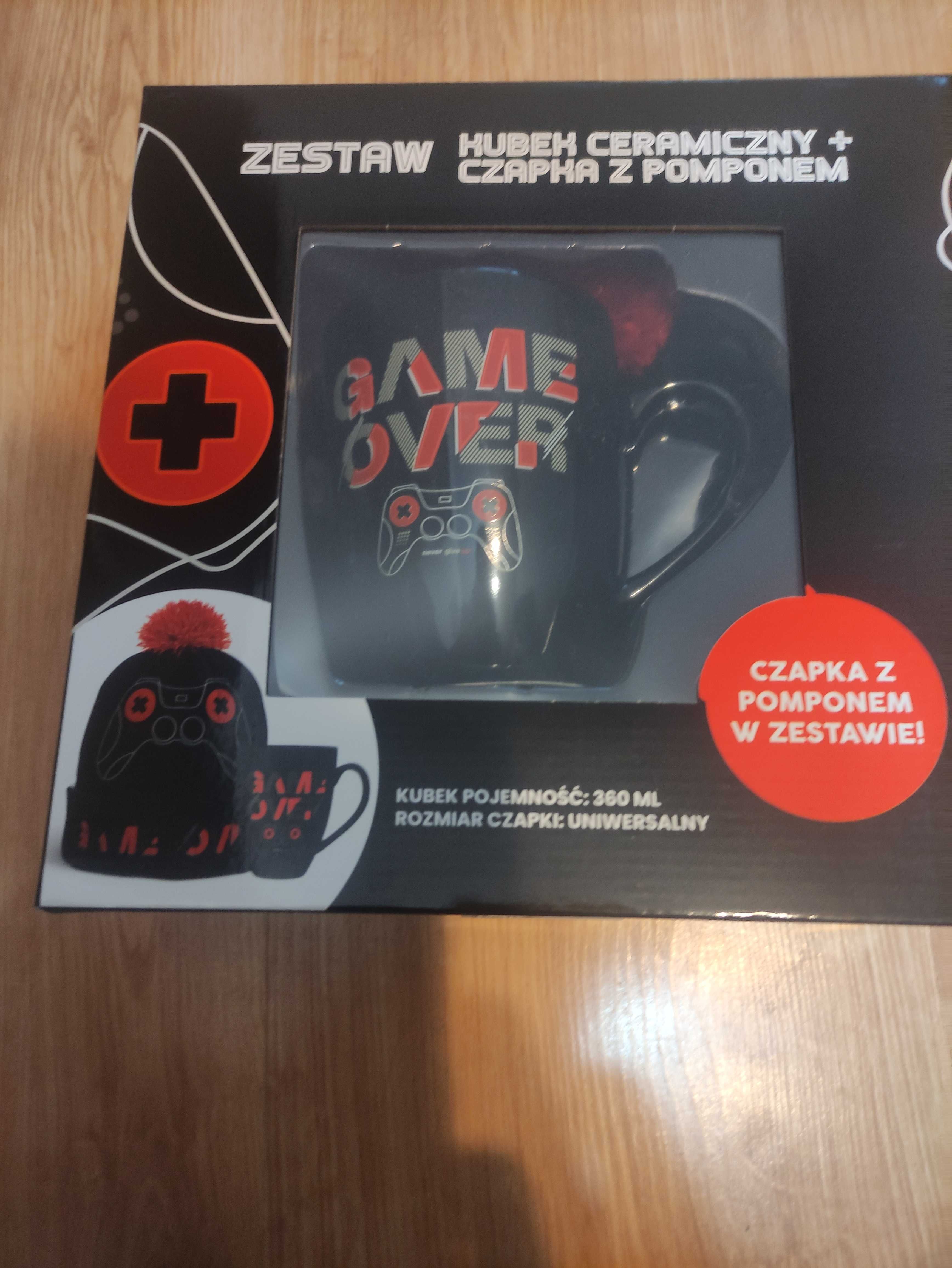 Kubek i czapka gracza. Gamer. Prezent dla gracza