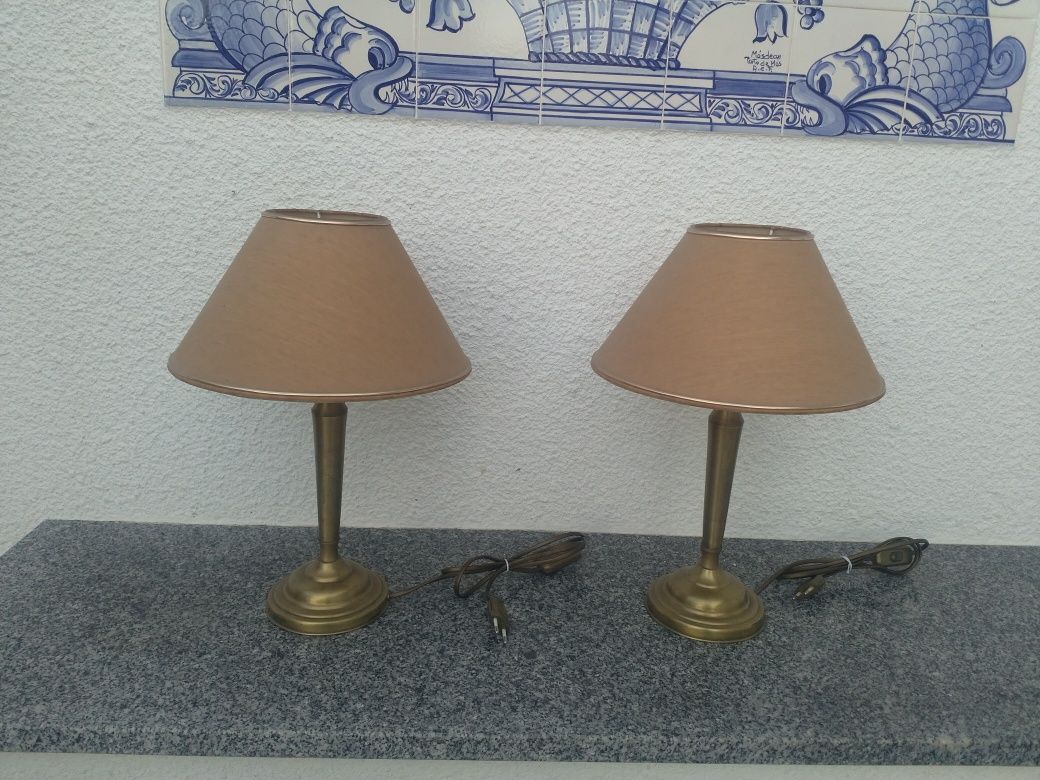 Candeeiros em bom estado