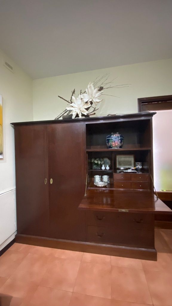 Movel de entrada com arrumação para casacos e com gavetas