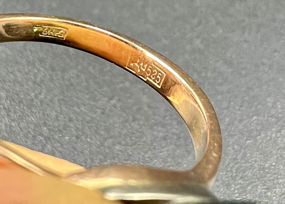 Каблучка золота 585 з діамантами