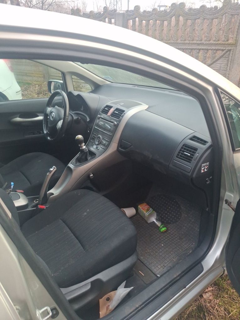 Sprzedam na.części toyota Auris 1 I 07- 2.0 D4D wszystkie elementy