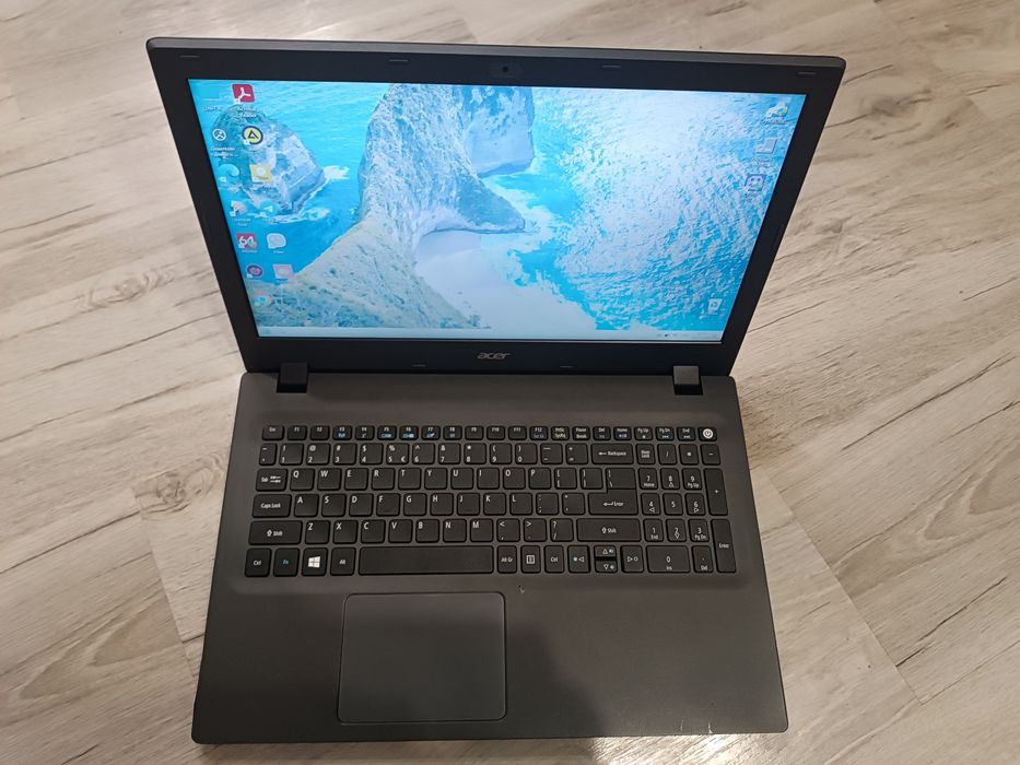 Acer Aspire E5-573 (15.6"/I3-5005U/Intel Graphics 5000/8 Gb/128 SSD)
