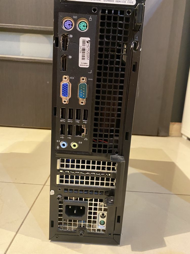 Komputer z monitorem