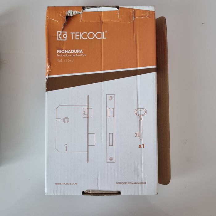 Fechadura de porta dourada Leroy Merlin marca Teicocil, nova na caixa