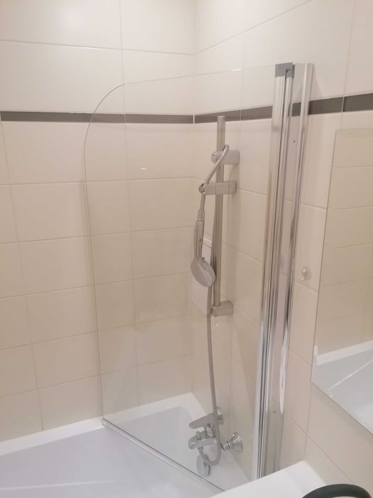 Szyba prysznicowa parawan prysznicowy nawannowy ruchomy