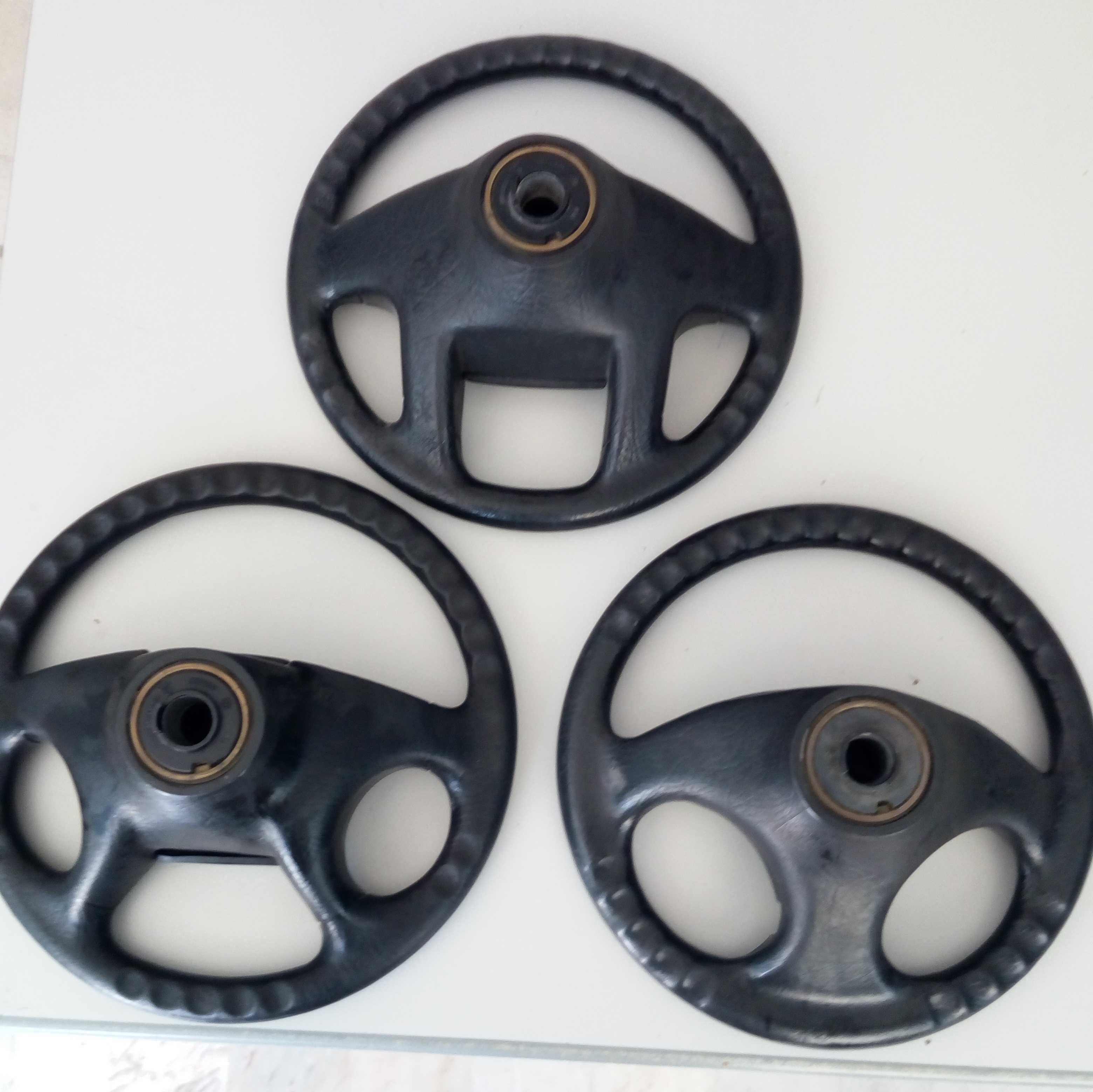 Vendo Volantes e  Pneus com Jante Golf 2