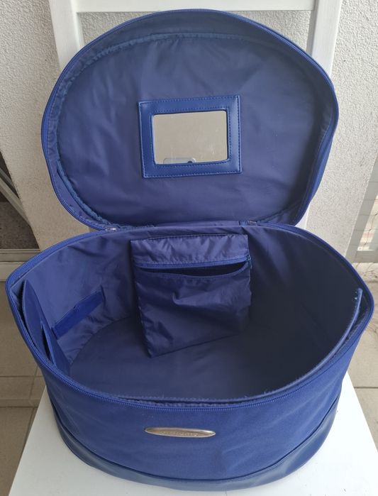 Kuferek Oriflame: niebieski owalny usztywniony