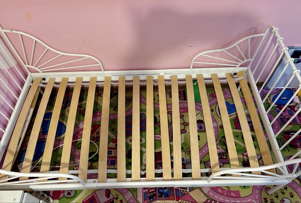 Dwa łóżka IKEA rosnąca rama łóżka BIAŁE + MATERACE