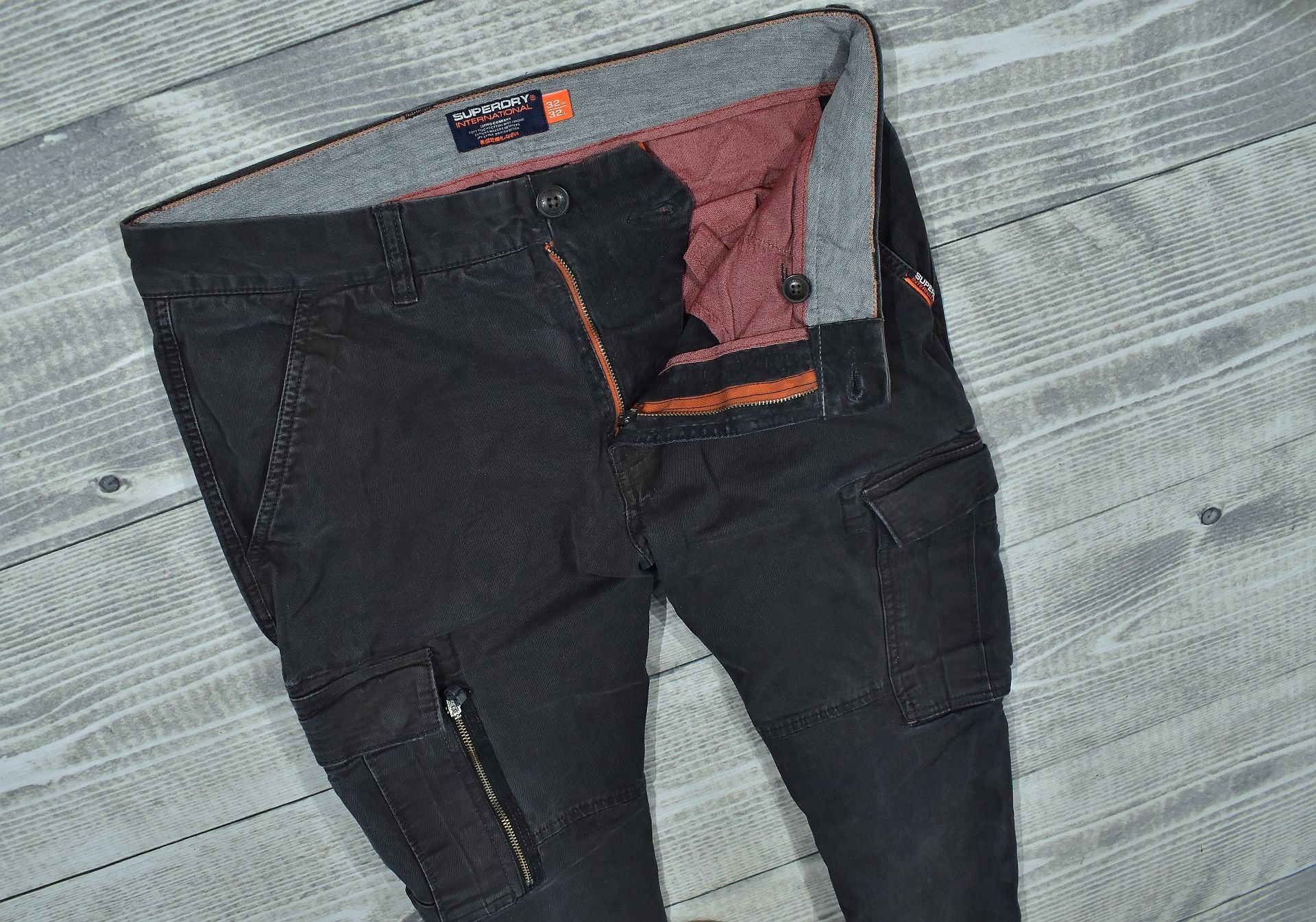 SUPERDRY International Spodnie Męskie Bojówki Cargo W32 L32