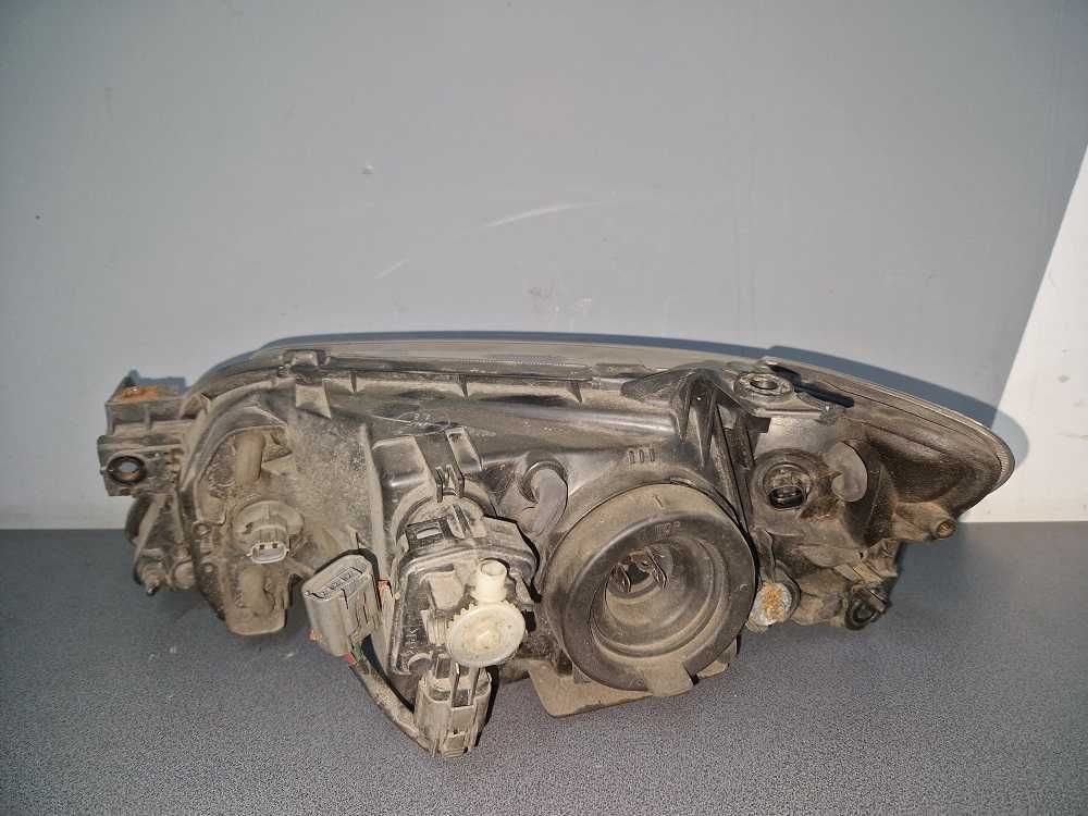 Mazda 323F Lift Lampa Przód Prawa