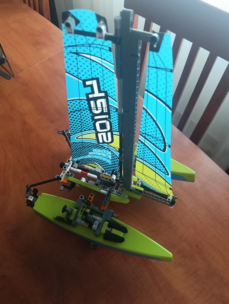 Lego 42105 como novo