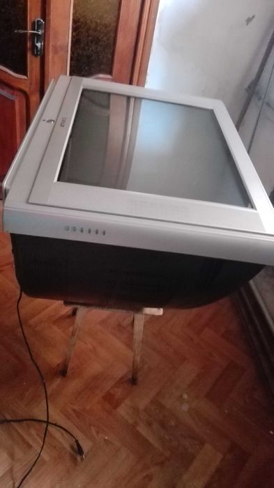 Телевизор 72 смв комлекте ДВД с Караоке и Микрофоном и  Пульты