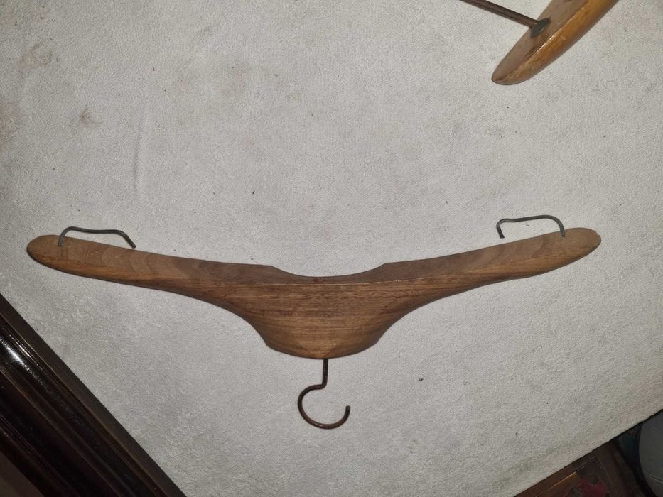 Cabides antigos madeira, de qualidade,  com design especial