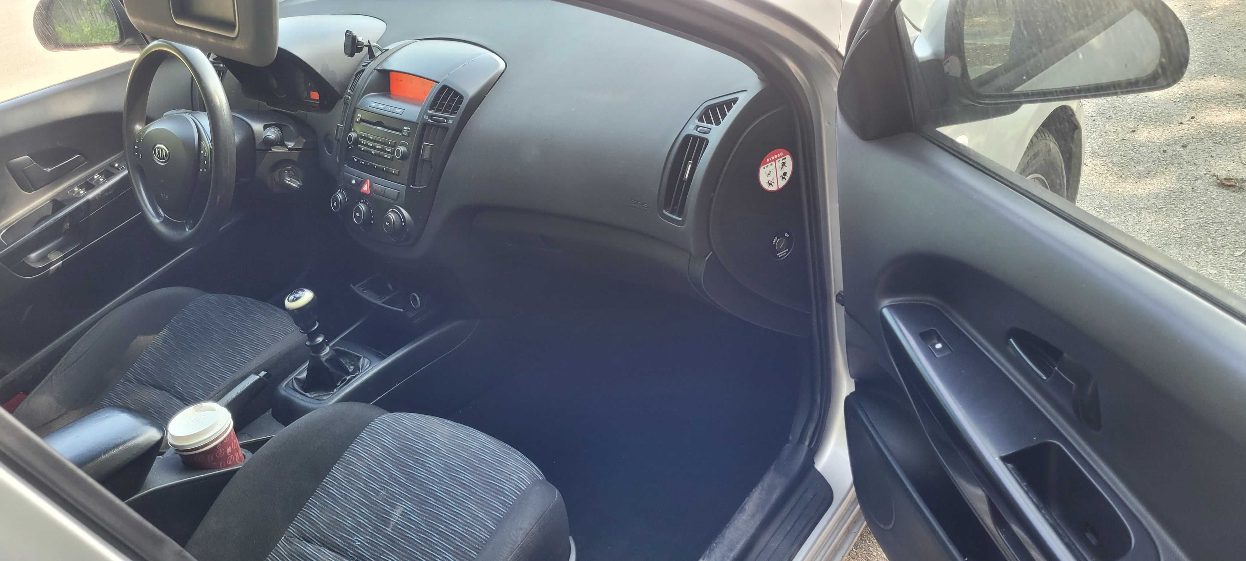 Fotele deska zegary Kia ceed