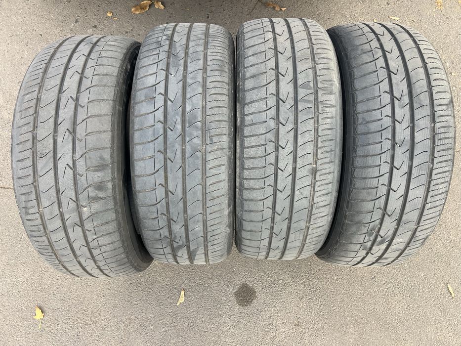 Продам резину TOYO TRANPATH MPZ 215/55 R17
