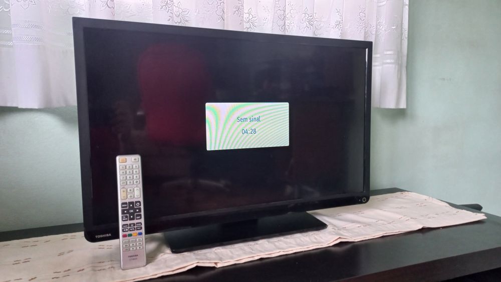 TV Toshiba 32” LCD com Comando Original – Tudo a funcionar!