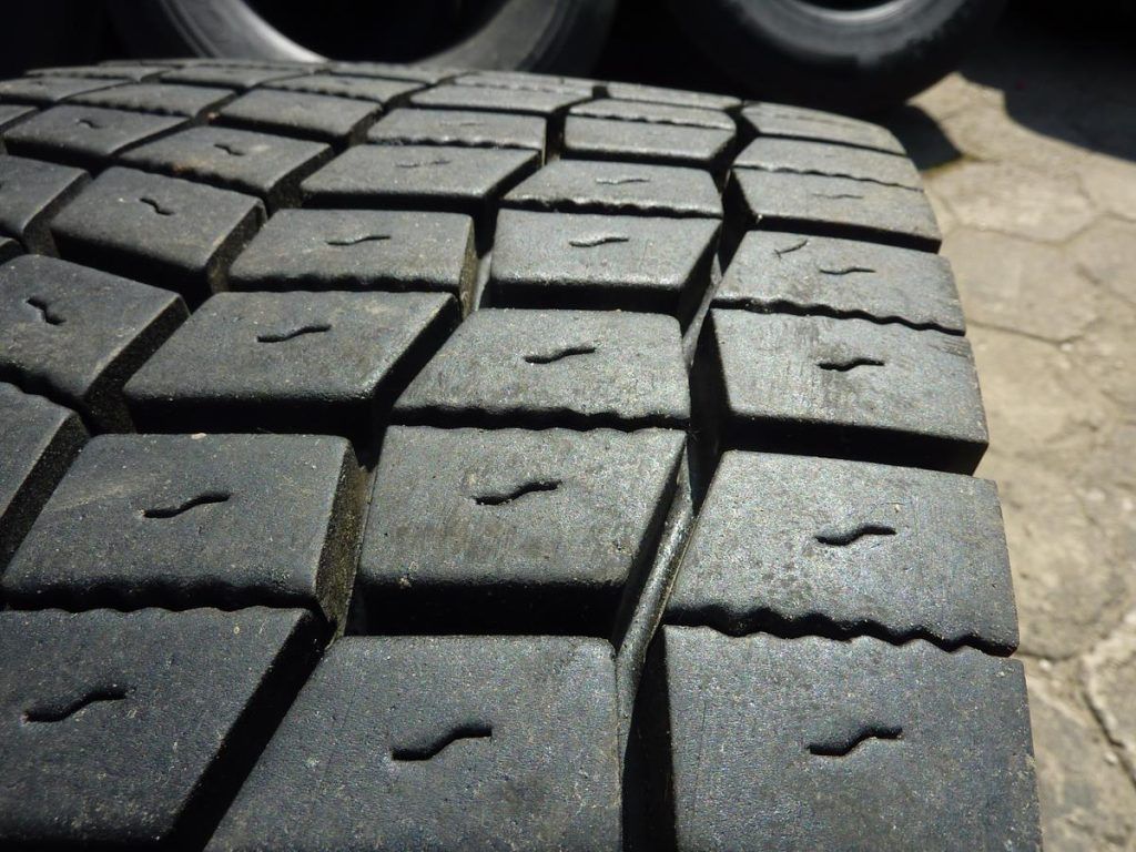 Opona używana ciężarowa 295/60R22.5 HANKOOK DH 31 700zł C2065