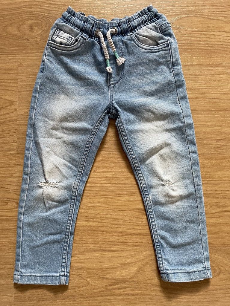 Jasne spodnie jeansowe z przetarciami z wiązaniem Cool Club 104 cm