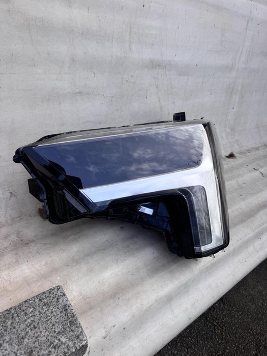 Ліва фара скло toyota tundra / Sequoia 2022-25