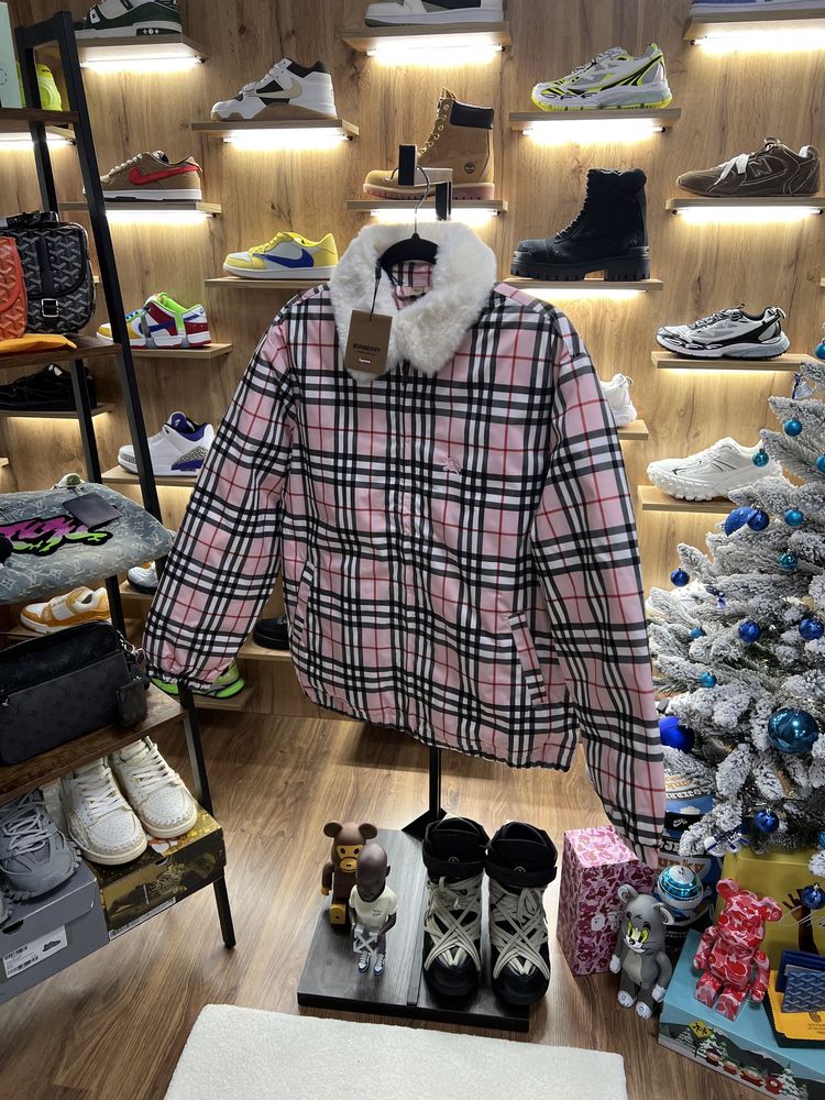 Куртка Supreme x Burberry Shearly Down Jacket Pink Logo