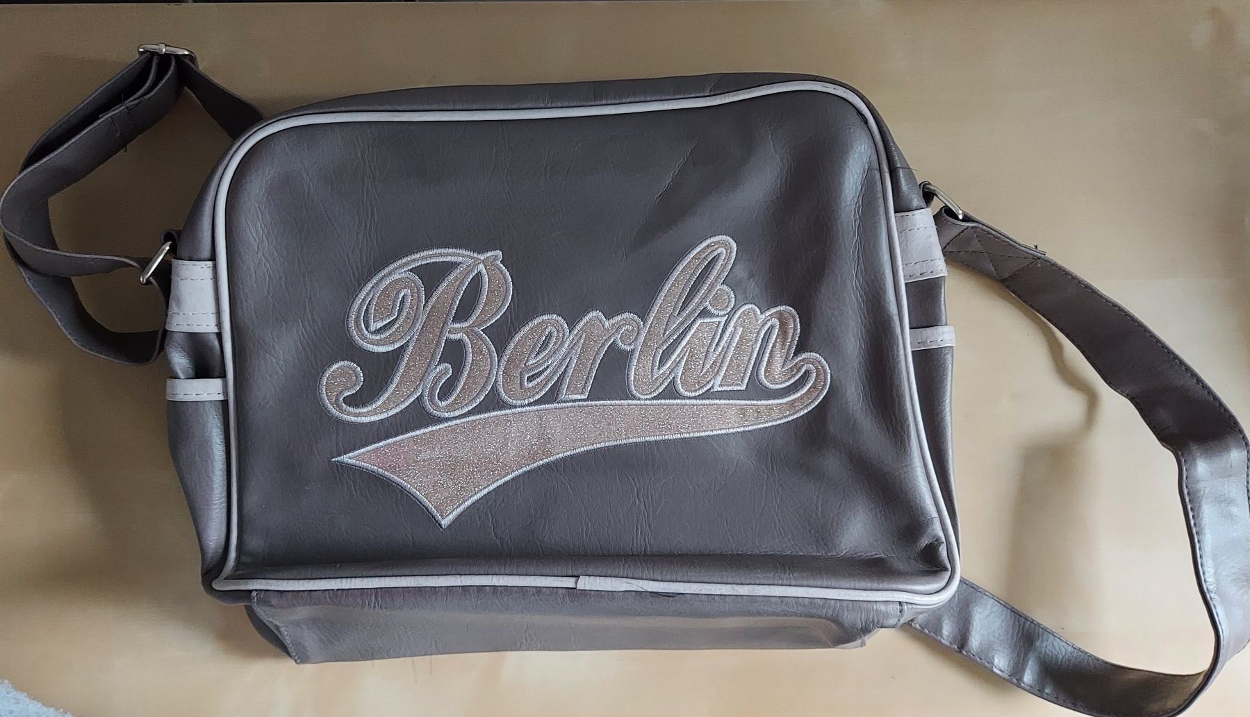 Nowa torba na ramię, torebka Berlin Sal