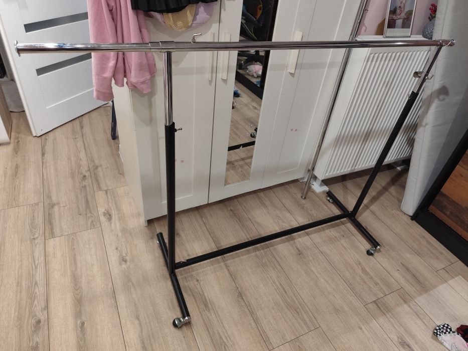 Wieszak stojący regulowany