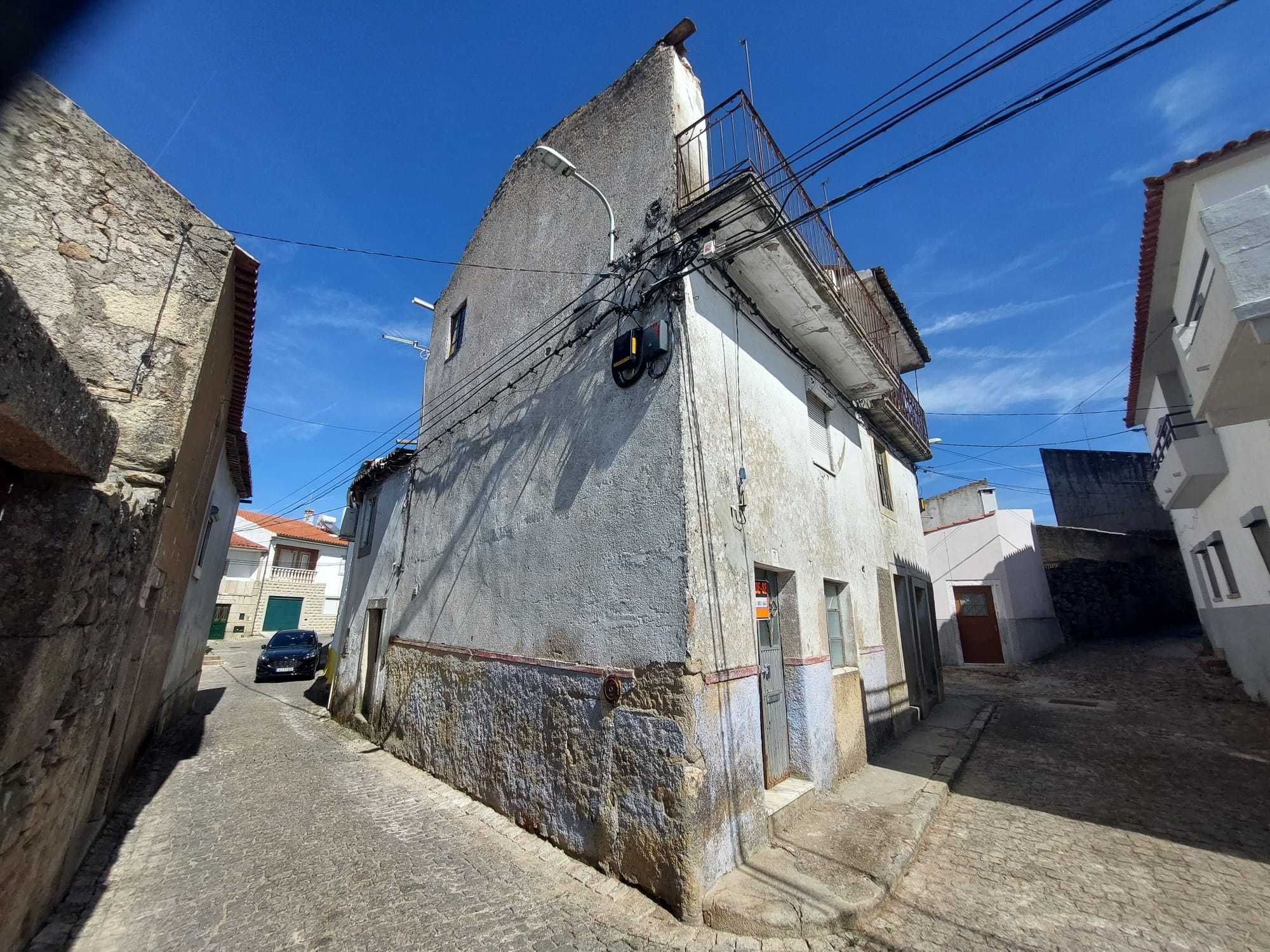 Casa para reabilitar com vista por sol e serra