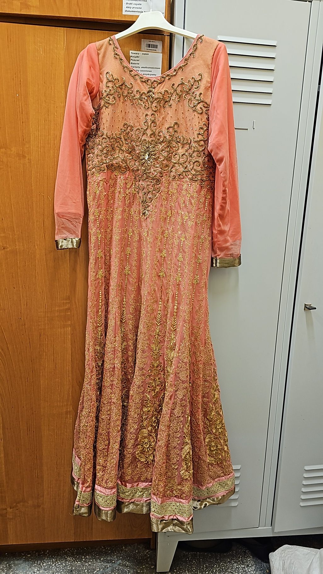 Indie suknia bogato zdobiona