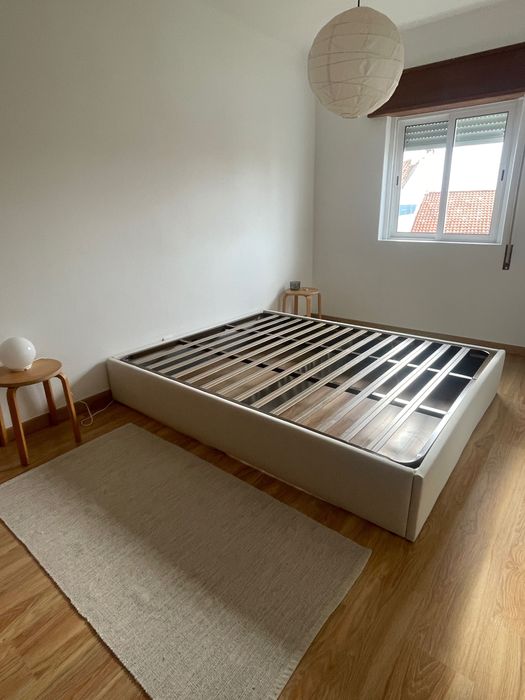 Cama e estrado como novos