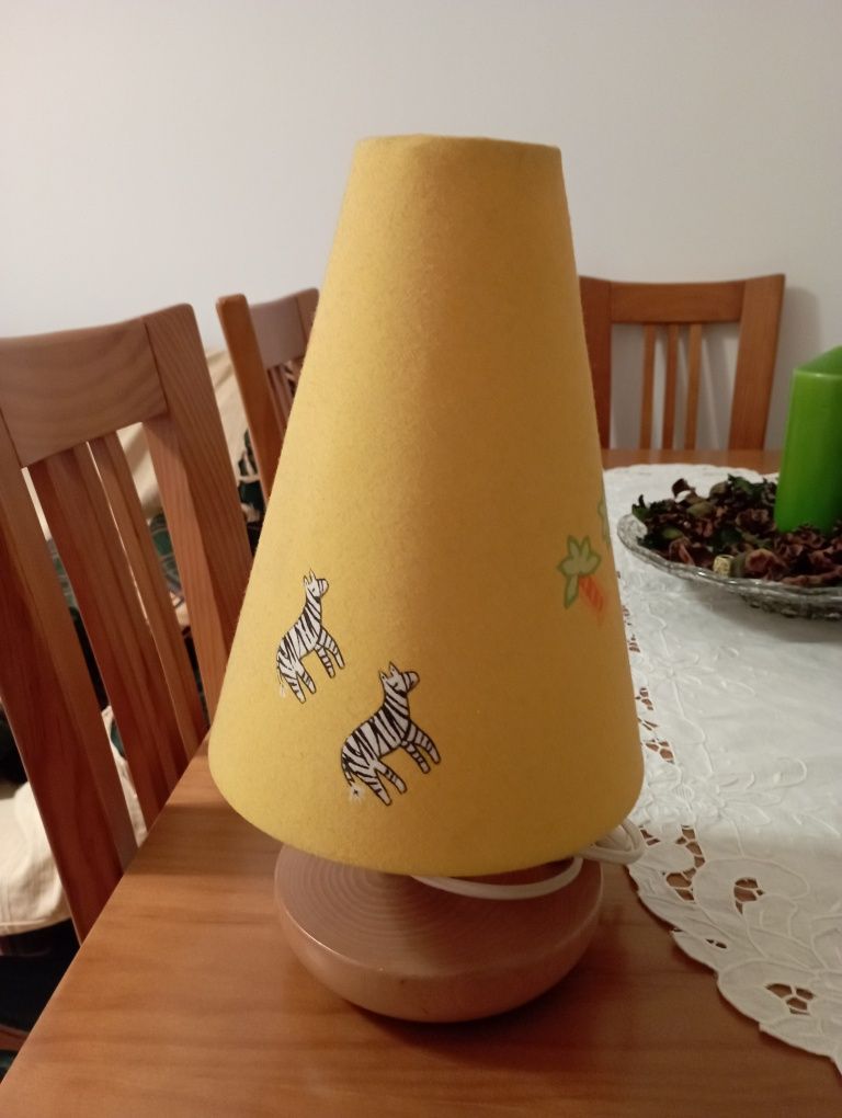 Candeeiro de mesa de cabeceira de criança amarelo com desenhos