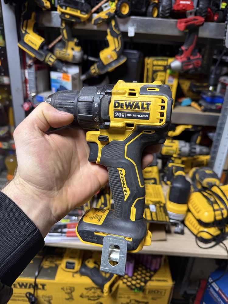 Продам набір шоруповерта dewalt DCD708