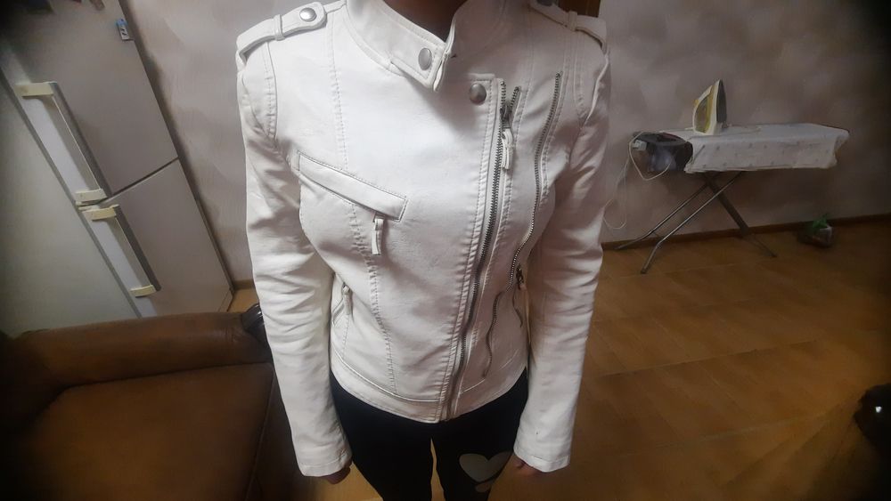 Продам куртку на дівчинку